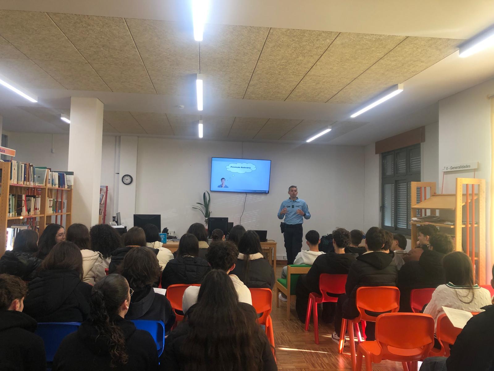 Sessão de Sensibilização sobre Prevenção Rodoviária para os Alunos do 12.º Ano